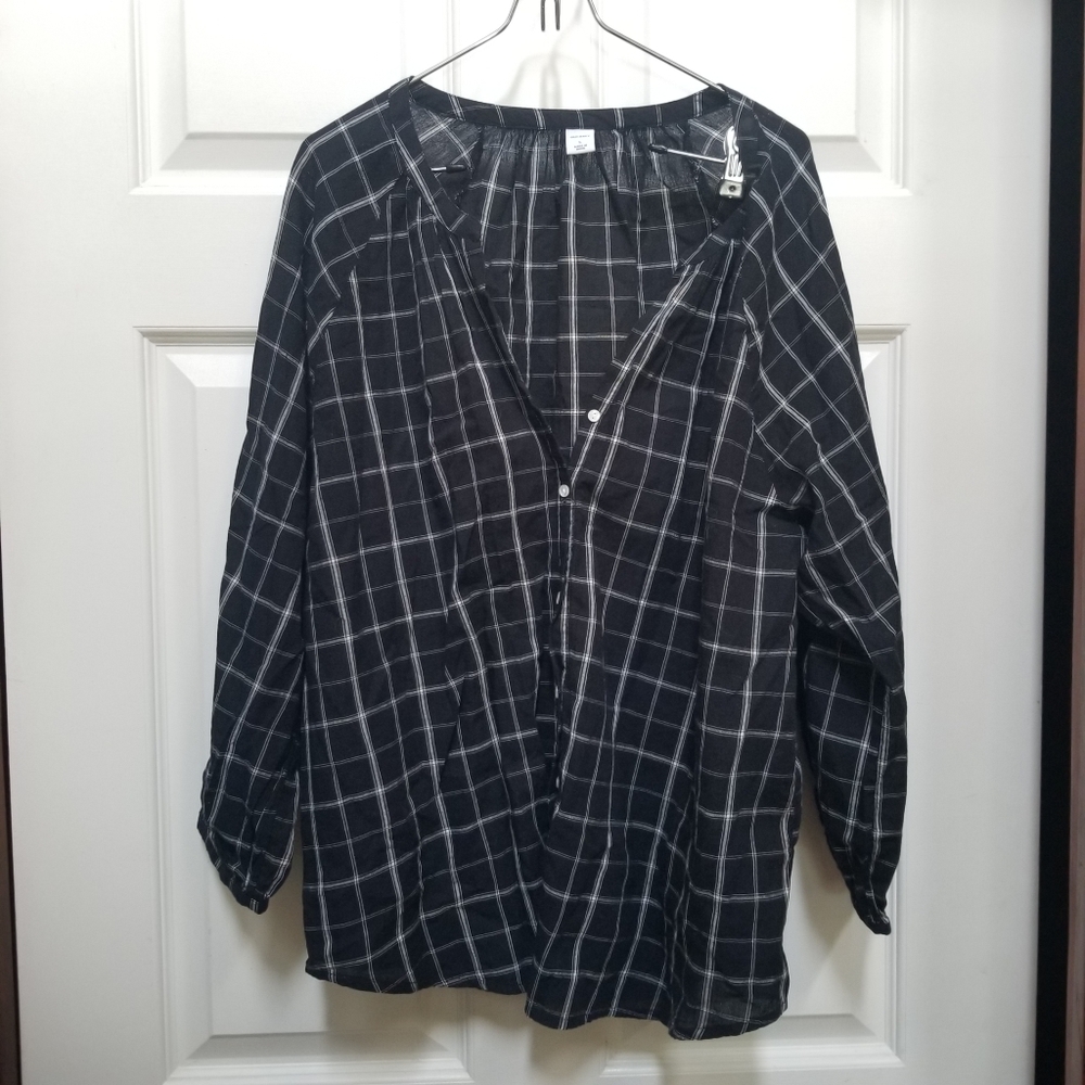 Old Navy Black and white blouse